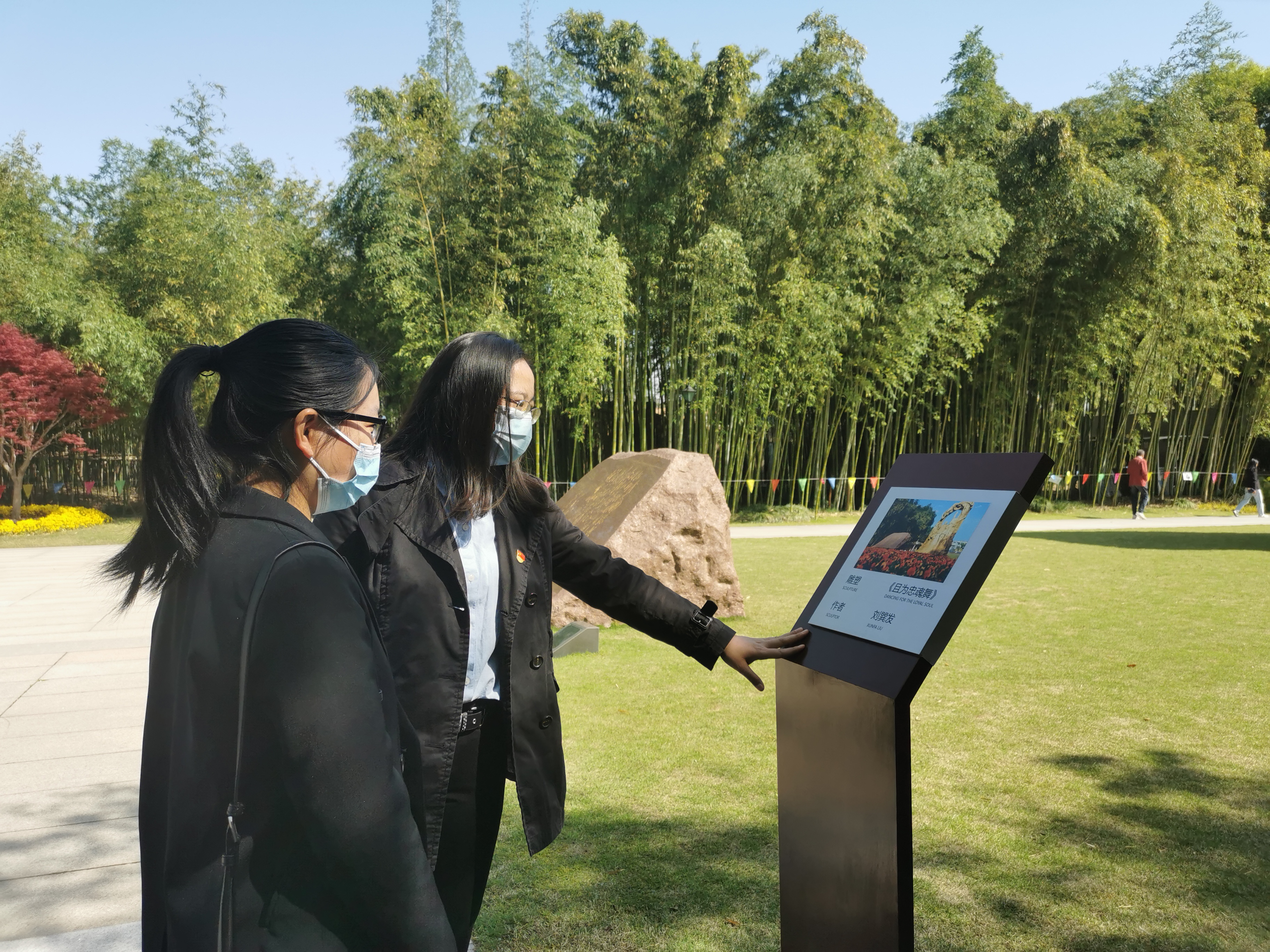 清明追思，家國(guó)永念∣銀嘉黨支部走進(jìn)龍華烈士陵園緬懷先烈