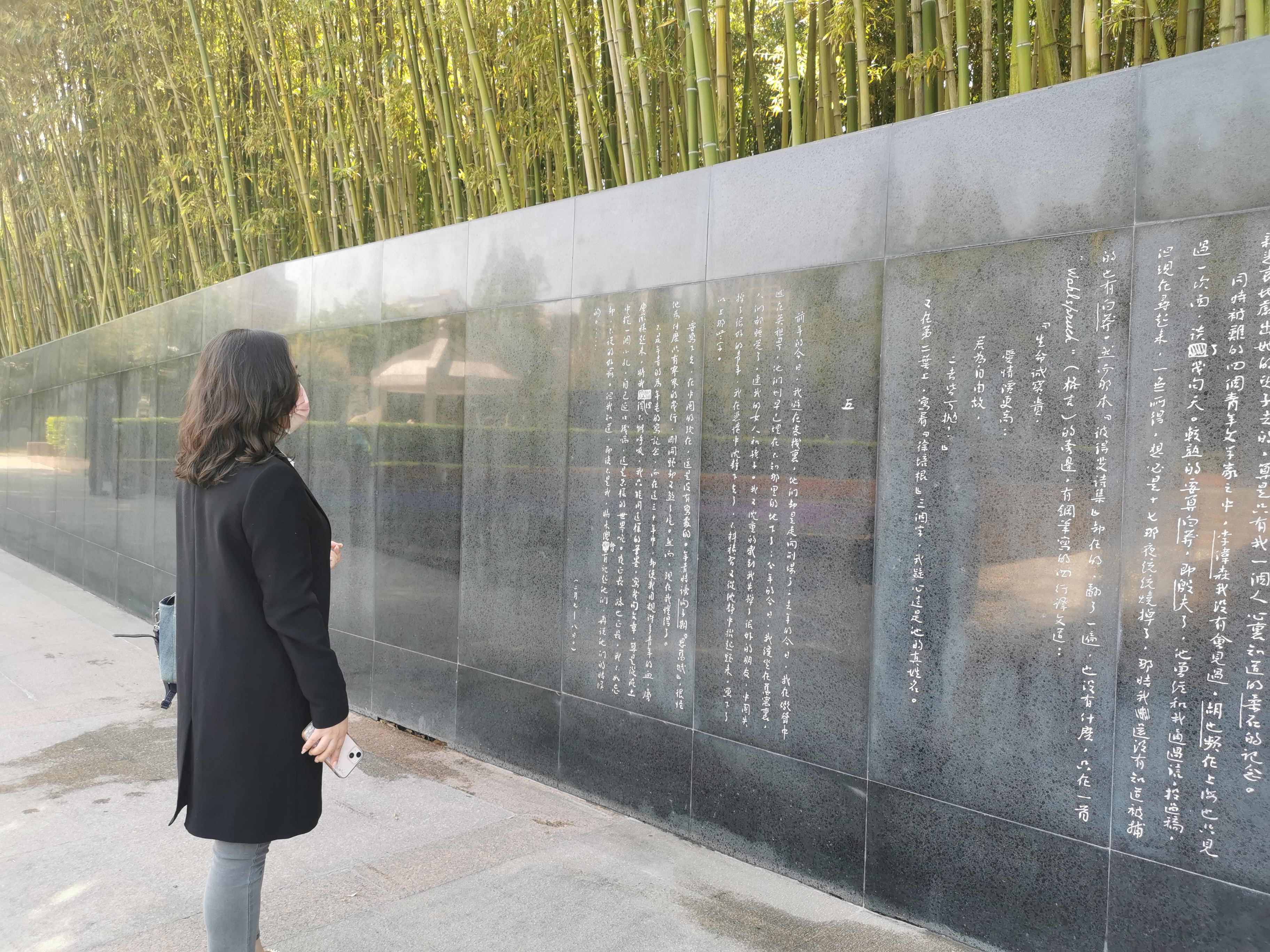 清明追思，家國(guó)永念∣銀嘉黨支部走進(jìn)龍華烈士陵園緬懷先烈